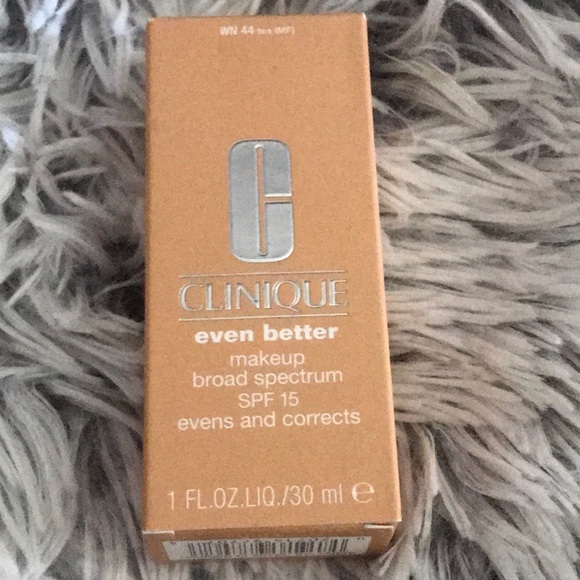 Clinique even better makeup spf 15 - WN 44 tea - Picture 5 of 7